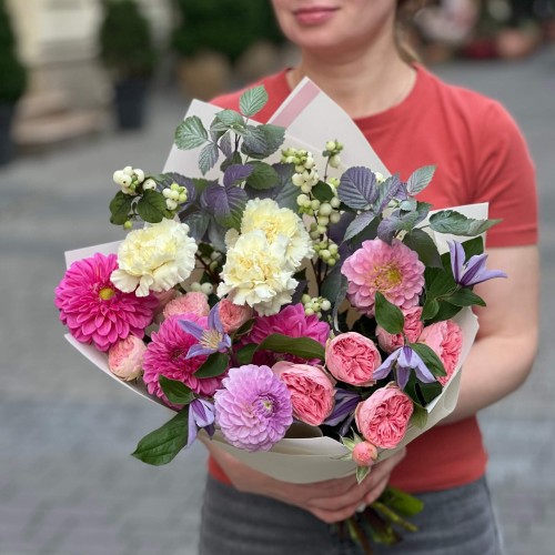 Delicate Bouquet with Dahlias «Cozy Twilight»