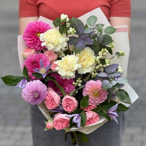 Delicate Bouquet with Dahlias «Cozy Twilight»