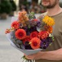 Contrasting Seasonal Bouquet in Rich Shades «Copper Sun»