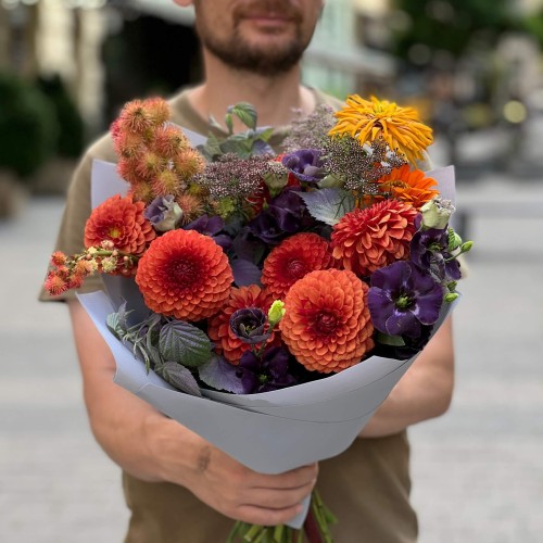 Contrasting Seasonal Bouquet in Rich Shades «Copper Sun»