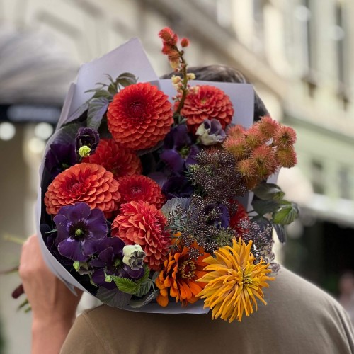Contrasting Seasonal Bouquet in Rich Shades «Copper Sun»