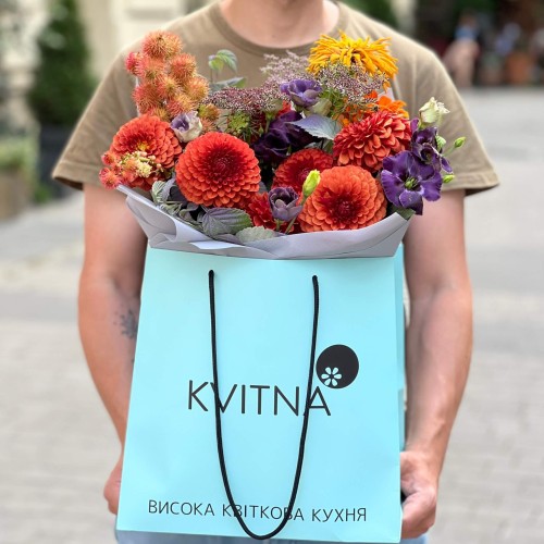 Contrasting Seasonal Bouquet in Rich Shades «Copper Sun»