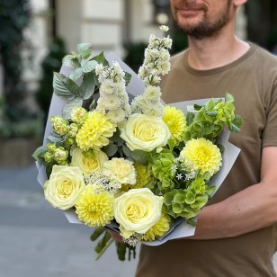 Light Bouquet in Yellow and Green Tones «Radiant Beryl»