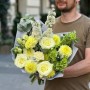Светлый букет в жёлто-зелёных тонах «Сияющий берилл»