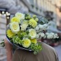 Светлый букет в жёлто-зелёных тонах «Сияющий берилл»