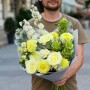 Светлый букет в жёлто-зелёных тонах «Сияющий берилл»