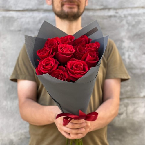 Bouquet of 11 red Freedom Roses «Cherry Silk»