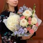 Світлий букет з ароматною трояндою White O'Hara «Оксамитовий аромат»