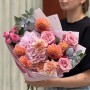 Ніжний букет із персиковими жоржинами «Тепло Наталочки»