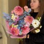 Цікавий букет з космеєю «Паризький комплімент»