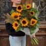 Летний букет с подсолнухами «Солнечный дождик»