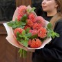 Букет из 13 георгин с малинкой «Карманное солнышко»