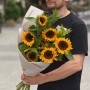 7 золотистых подсолнухов в букете «Капля солнца»