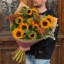 Букет с подсолнухами и амарантом «Медовое солнце»