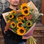 Букет с подсолнухами и амарантом «Медовое солнце»