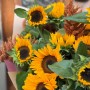 Букет с подсолнухами и амарантом «Медовое солнце»