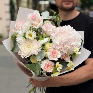 Ніжний букет з гортензією «Світлий задум»