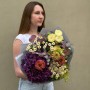 Контрастный букет с гортензией в садовом стиле «Вечерняя роскошь»