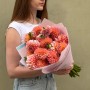 15 персиковых георгин в букете «Сочные абрикосы»