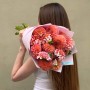15 персиковых георгин в букете «Сочные абрикосы»