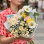 Светлый деликатный букет с космеей «Цветочный танец»