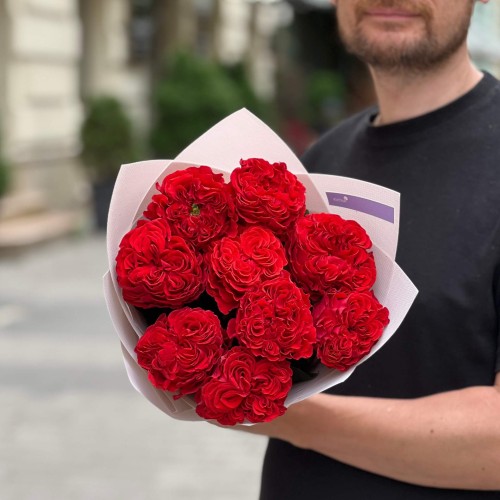 9 пионовидных роз Red Monster в букете «Огненные кудри»