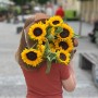 Букет из 11 подсолнухов «Солнечный ветер»