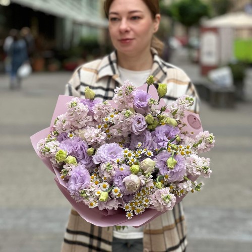 Lush and Fragrant Bouquet in Lilac Tones «Floral Kiss»