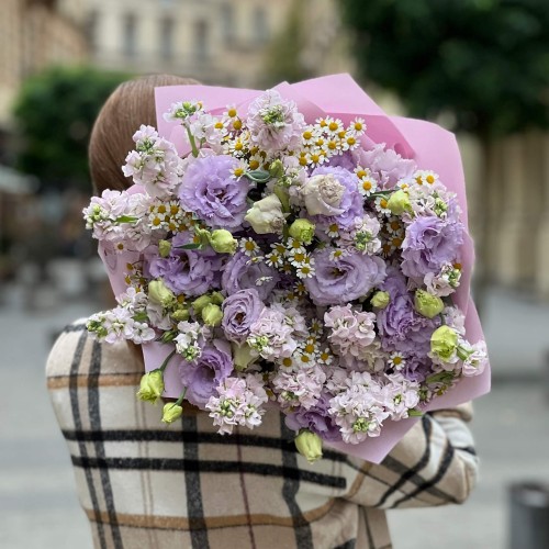 Lush and Fragrant Bouquet in Lilac Tones «Floral Kiss»
