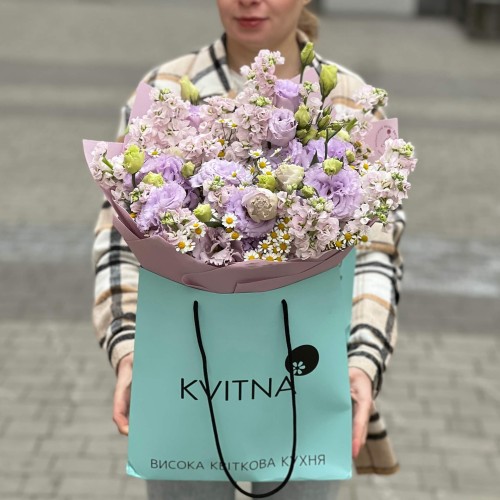 Lush and Fragrant Bouquet in Lilac Tones «Floral Kiss»