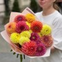 15 різнобарвних жоржин у букеті «Цитрусові мармеладки»