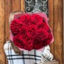 11 роскошных роз сорта Hearts в букете «Танец сердец»