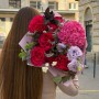 Букет в насыщенных оттенках с гортензией «Любовь к Маричке»