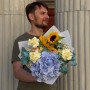 Світлий букет із соняшниками та гортензією «Вересневий сад»