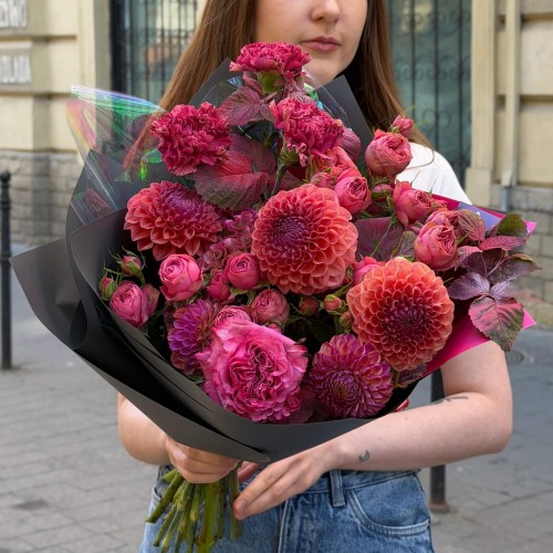 Striking Bouquet in Raspberry Tones with Dahlias «Berry Evening»