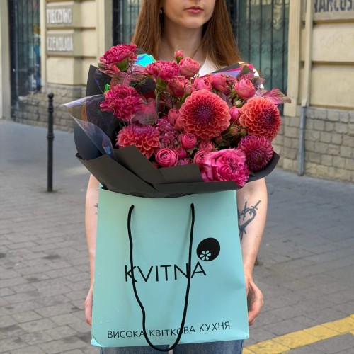 Striking Bouquet in Raspberry Tones with Dahlias «Berry Evening»