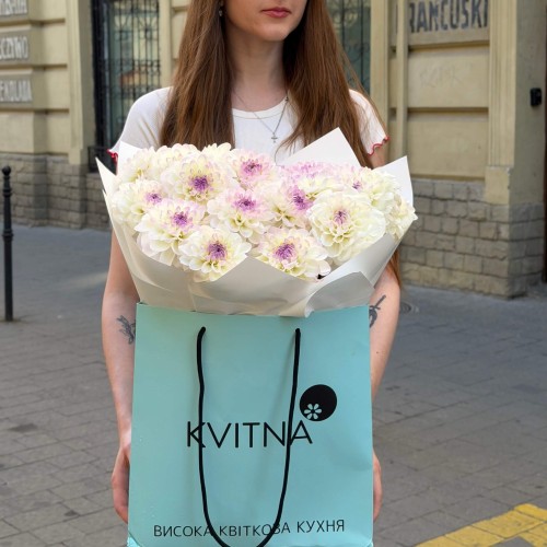 Light Bouquet with 21 Eveline Dahlias «Desired Gift»