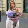 Ніжний пастельний букет із гортензією та жоржинами «Барвисте небо»