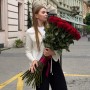 51 червона оксамитова троянда Explorer у букеті «Шовк та оксамит»