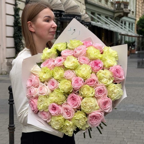 Ніжний мікс із півонієвидних троянд сортів Moonstone та Pink O’Hara «Солодкий флірт»