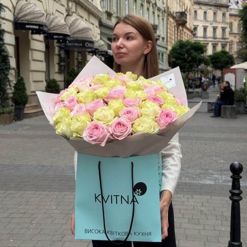Ніжний мікс із півонієвидних троянд сортів Moonstone та Pink O’Hara «Солодкий флірт»