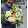 Нежный пышный букет с георгинами «Дождливая прогулка»