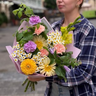 Яскравий букет із жоржинами «Сонечка для Людочки»