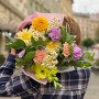 Яскравий букет із жоржинами «Сонечка для Людочки»