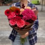 Яскравий букет з антуріумом «Закохана Людмила»