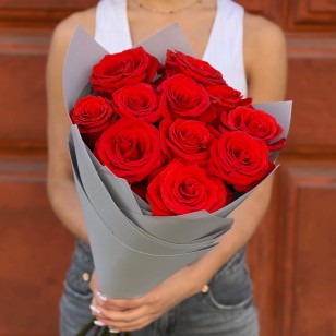 Bouquet of 11 Bright Nina Roses «Ruby Velvet»