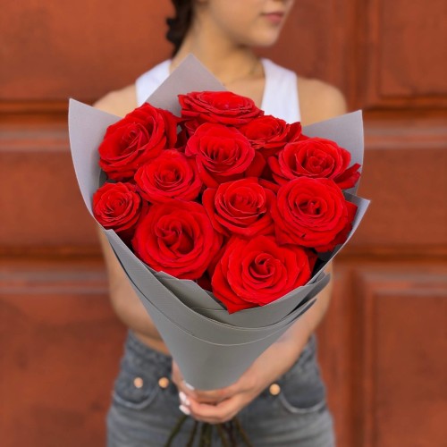 Bouquet of 11 Bright Nina Roses «Ruby Velvet»