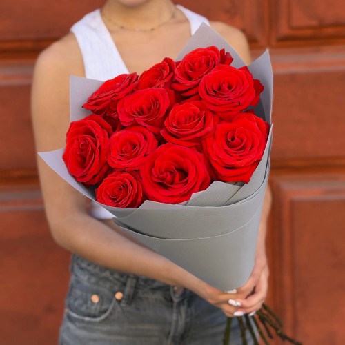Bouquet of 11 Bright Nina Roses «Ruby Velvet»