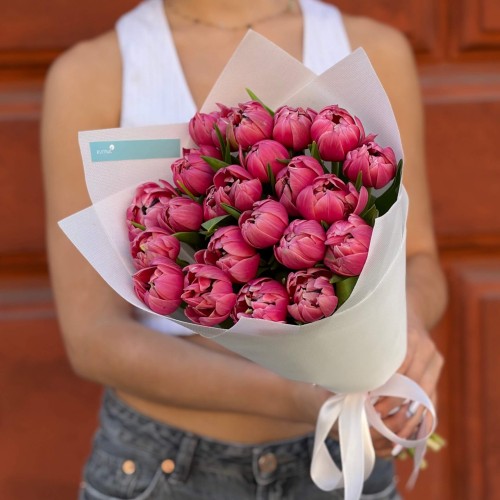 Bouquet of 25 Luxurious Columbus Double Tulips «Raspberry Watercolor»