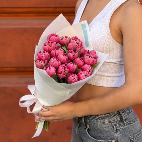 Bouquet of 25 Luxurious Columbus Double Tulips «Raspberry Watercolor»